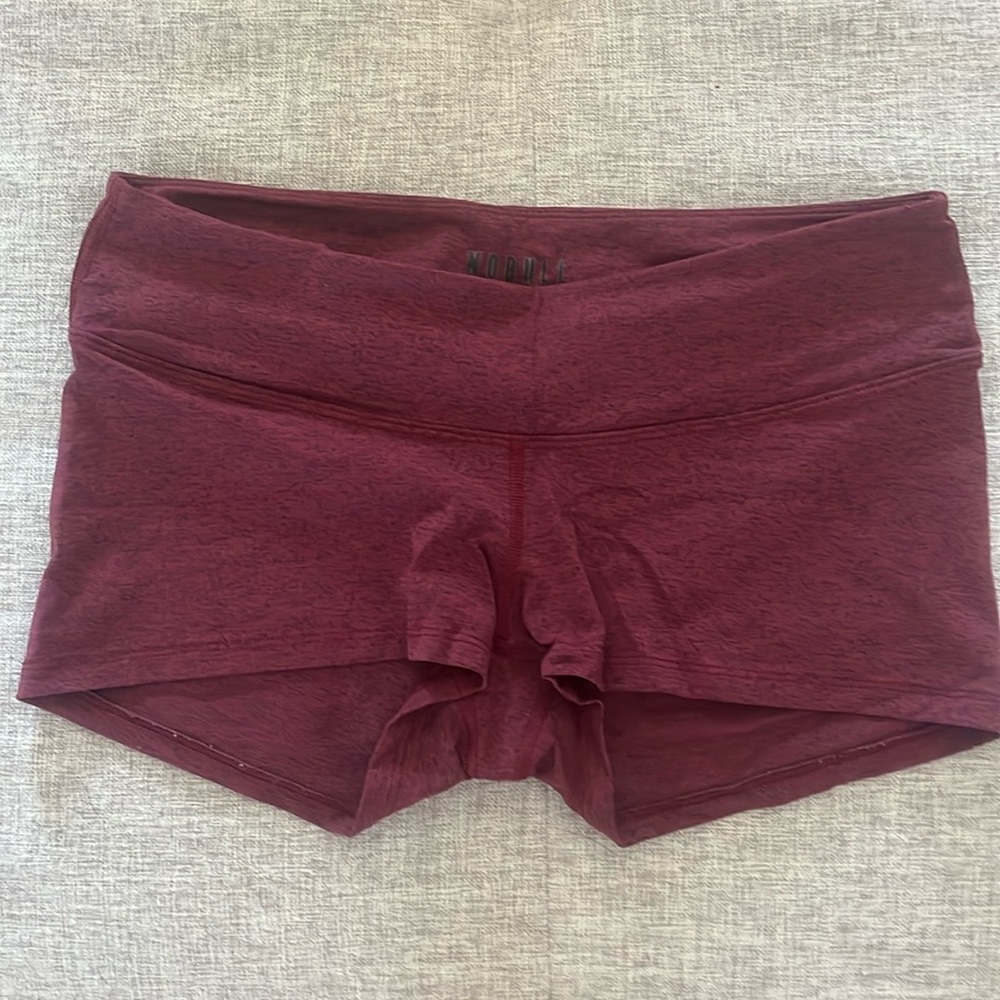 No Bull 2” shorts, size Medium in a Heather wine/red color